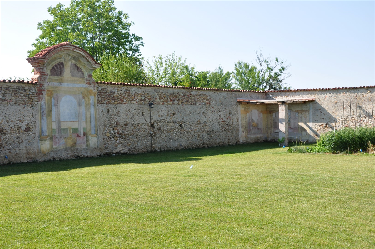 veduta del giradino e di una pergola
