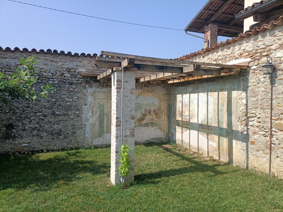 pergola e scene affrescate